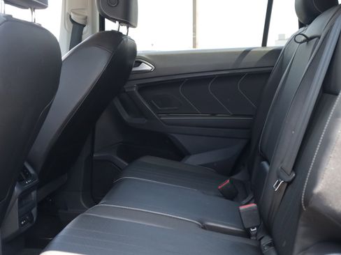 Used 2022 Volkswagen Tiguan SE FWD image 17