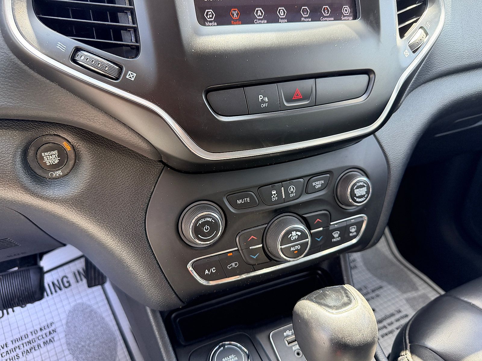 Used 2020 Jeep Cherokee Latitude Plus AWD/4WD image 29