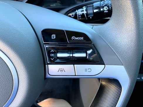 Used 2022 Hyundai Elantra SEL FWD image 44
