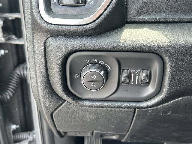 New 2026 RAM 3500 Laramie AWD/4WD image 23