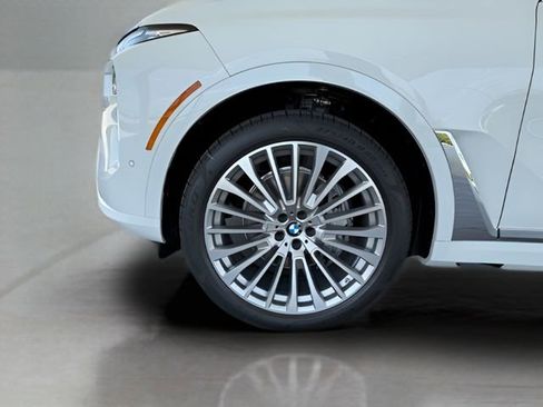 Used 2026 BMW X7 xDrive40i image 13