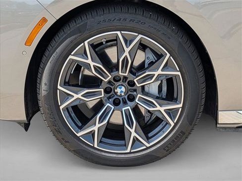 Used 2025 BMW i7 eDrive50 w/ Premium Package RWD image 26