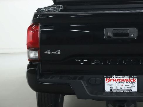 Certified 2023 Toyota Tacoma SR AWD/4WD image 41