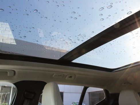 Used 2024 Volvo XC40 B5 Plus w/ Climate Package image 37