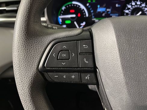 Used 2025 Toyota Sienna LE w/ LE Plus Package FWD image 28
