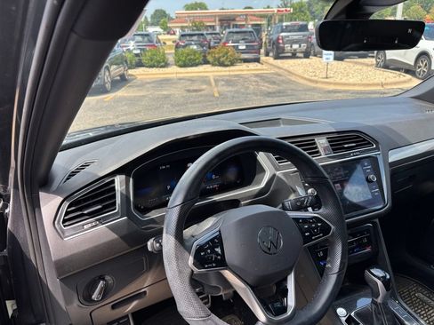 Used 2023 Volkswagen Tiguan SE R-Line AWD/4WD image 10
