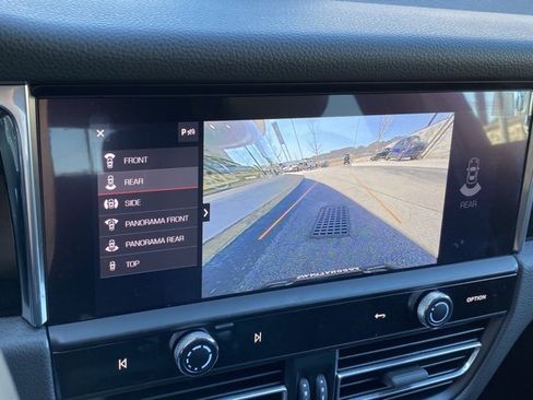 Certified 2025 Porsche Macan image 14