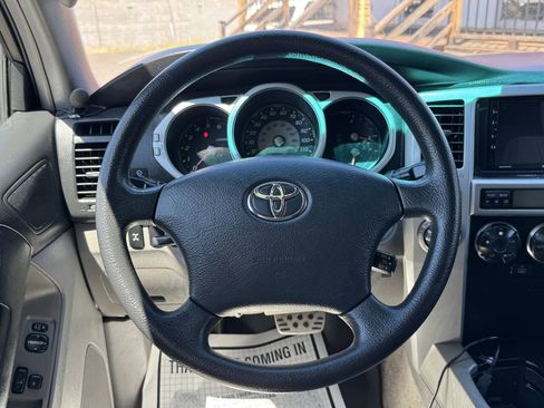 Used 2005 Toyota 4Runner SR5 AWD/4WD image 16