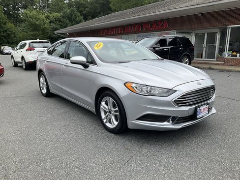 Used 2018 Ford Fusion SE FWD image 3