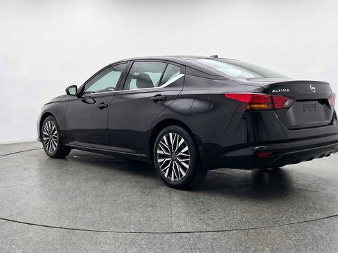 Used 2025 Nissan Altima 2.5 SV FWD image 6