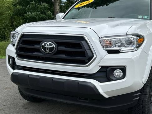Used 2022 Toyota Tacoma SR5 w/ Technology Package AWD/4WD image 10
