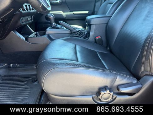 Used 2019 Toyota Tacoma TRD Off-Road AWD/4WD image 11