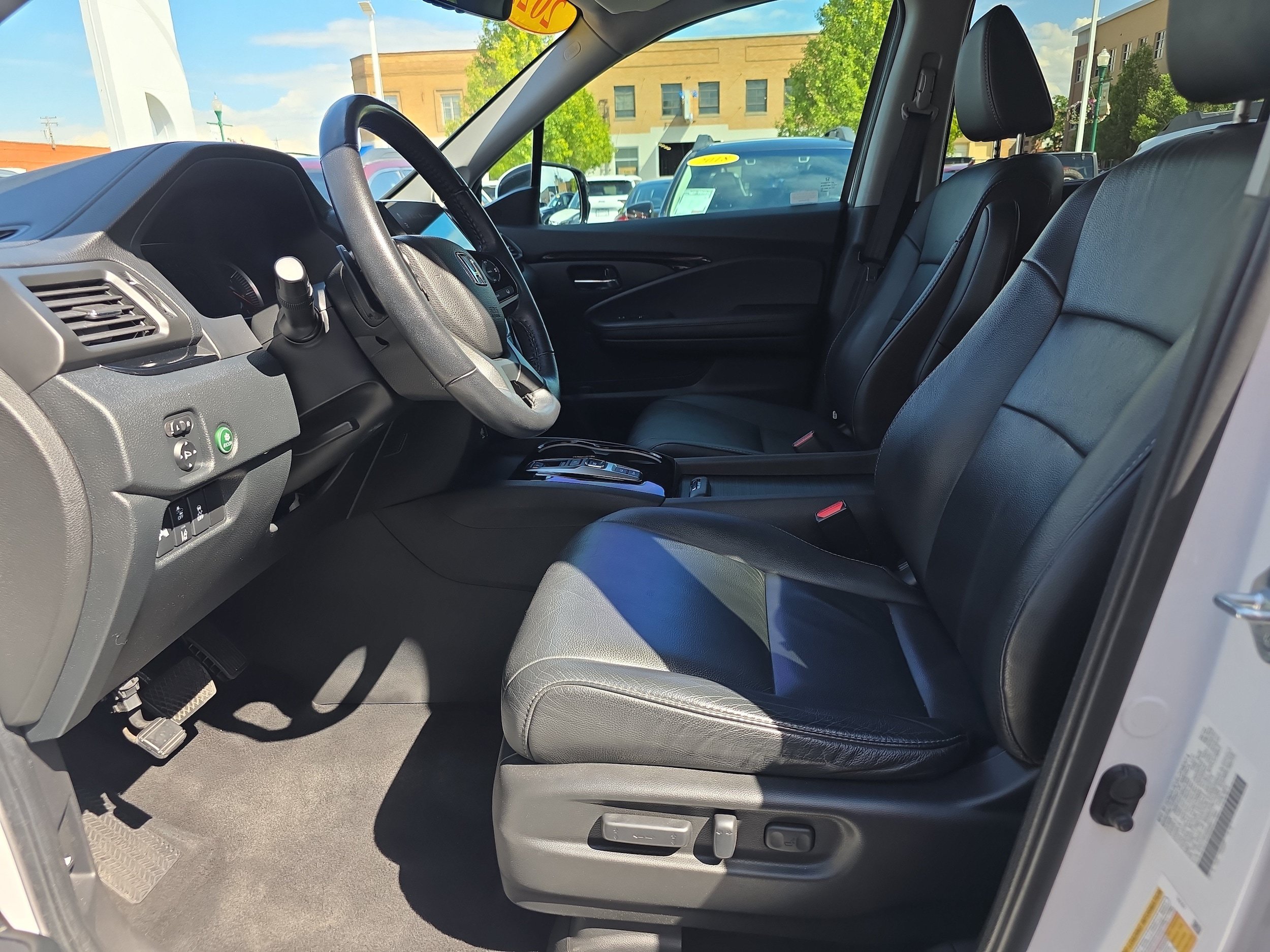 Used 2022 Honda Pilot Touring image 2