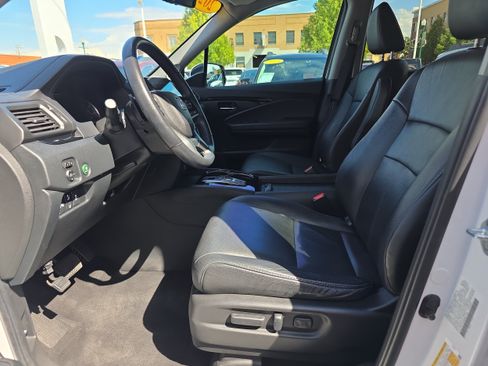 Used 2022 Honda Pilot Touring image 2