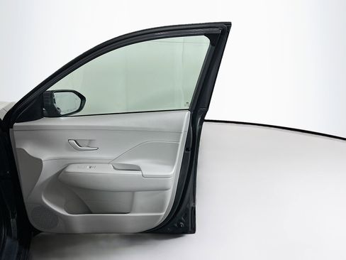 Used 2025 Hyundai Kona SEL FWD image 33