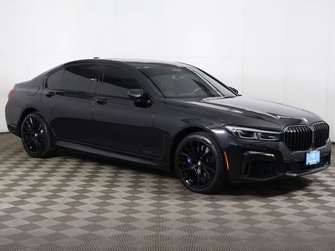 Used 2022 BMW 750i xDrive w/ Executive Package AWD/4WD image 2