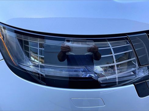Certified 2025 Land Rover Range Rover Autobiography AWD/4WD image 27