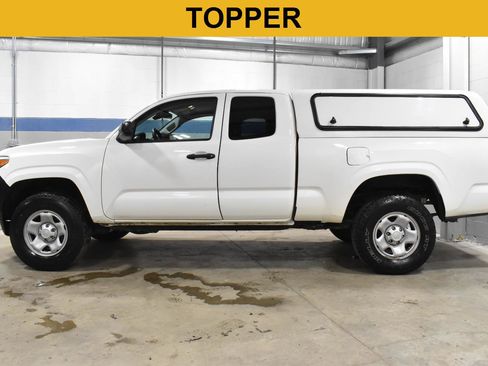 Used 2019 Toyota Tacoma SR image 2