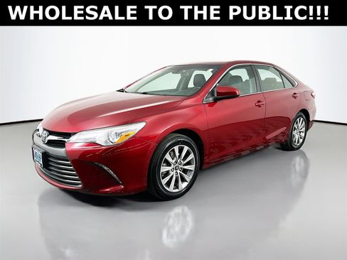 Used 2017 Toyota Camry XLE image 4