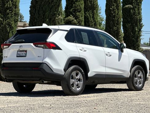 Used 2022 Toyota RAV4 XLE FWD image 4
