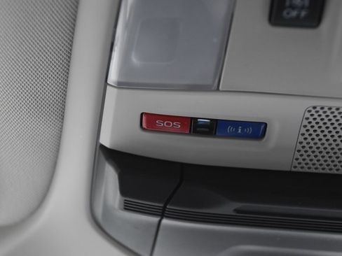 Used 2022 Subaru Ascent Limited w/ Technology Package image 25