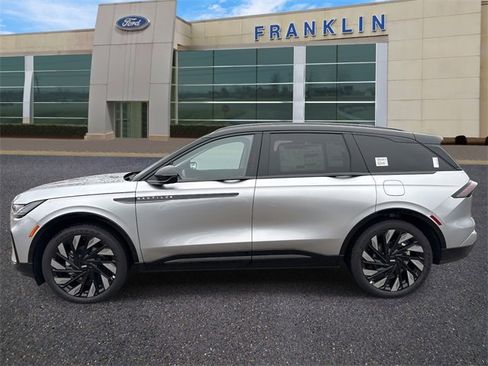 New 2026 Lincoln Nautilus Reserve w/ Jet Appearance Package image 4