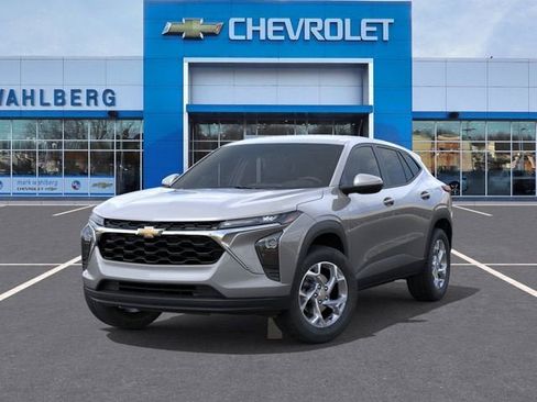 New 2026 Chevrolet Trax LS w/ LS Convenience Package FWD image 6