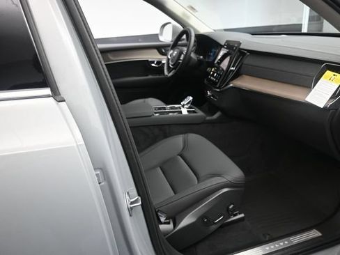 Used 2026 Volvo XC90 B6 Plus w/ Protection Package Premier AWD/4WD image 29