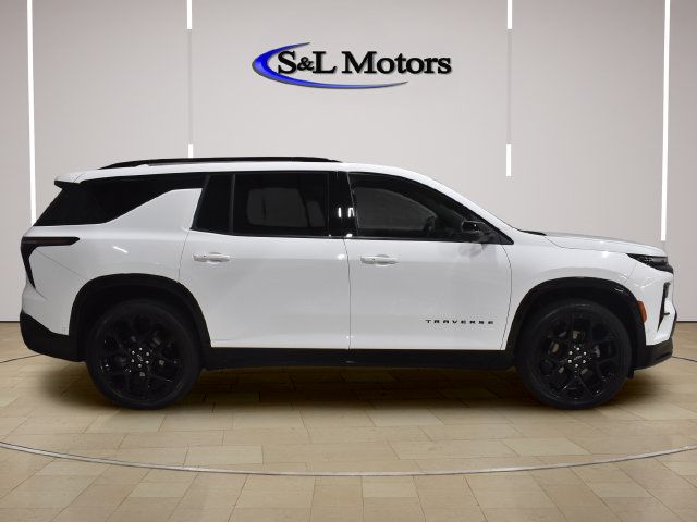 Used 2024 Chevrolet Traverse RS w/ LPO, Floor Liner Package AWD/4WD image 8