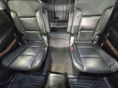 Used 2019 Chevrolet Suburban Premier AWD/4WD image 25
