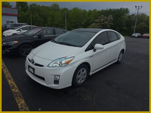 Used 2011 Toyota Prius Three w/ Solar Roof Pkg FWD image 1