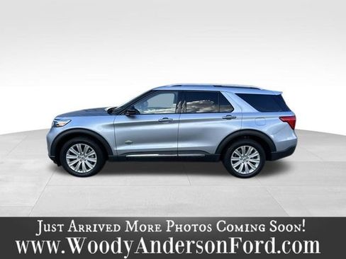 Used 2022 Ford Explorer King Ranch w/ Premium Technology Package AWD/4WD image 3