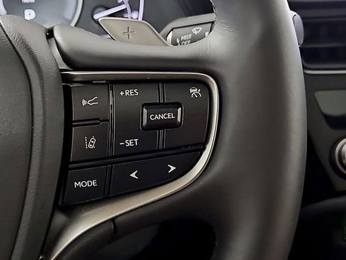 Used 2025 Lexus ES 300h w/ Premium Package image 23