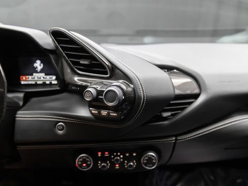 Used 2016 Ferrari 488 GTB RWD image 8