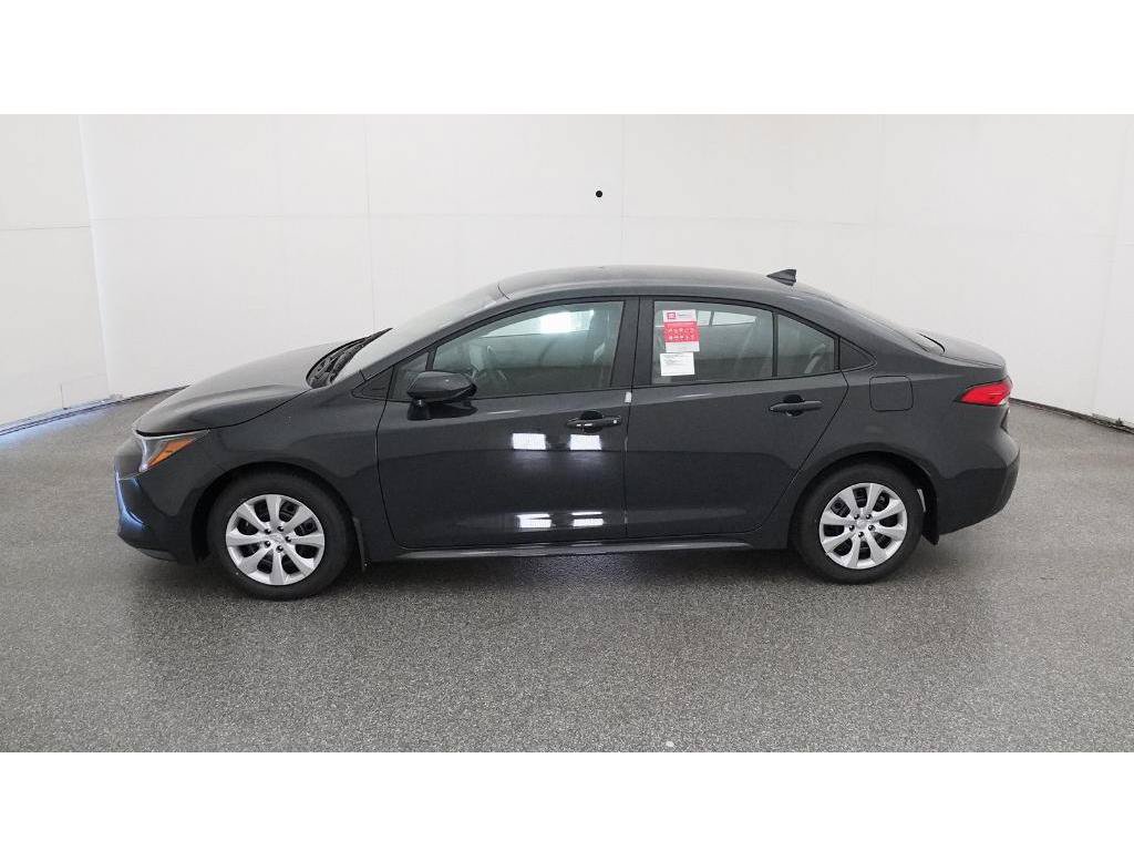 Used 2025 Toyota Corolla LE FWD image 5