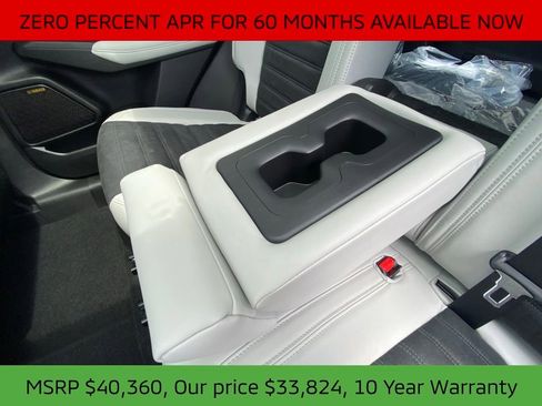 New 2025 Mitsubishi Outlander SE image 18