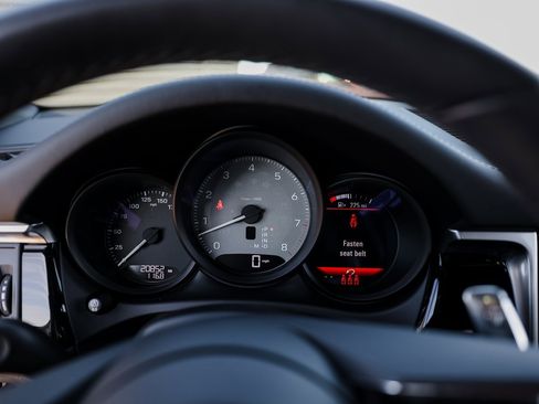 Certified 2024 Porsche Macan S image 15