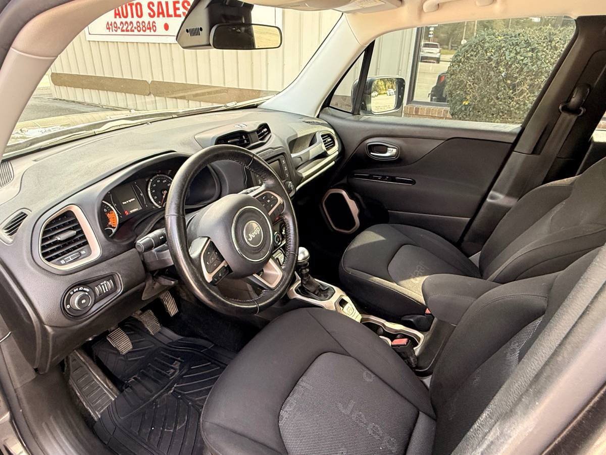 Used 2016 Jeep Renegade Latitude w/ Cold Weather Group AWD/4WD image 9