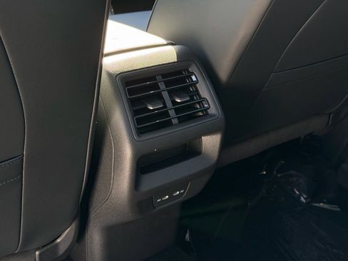 New 2026 Volkswagen Tiguan SE image 28