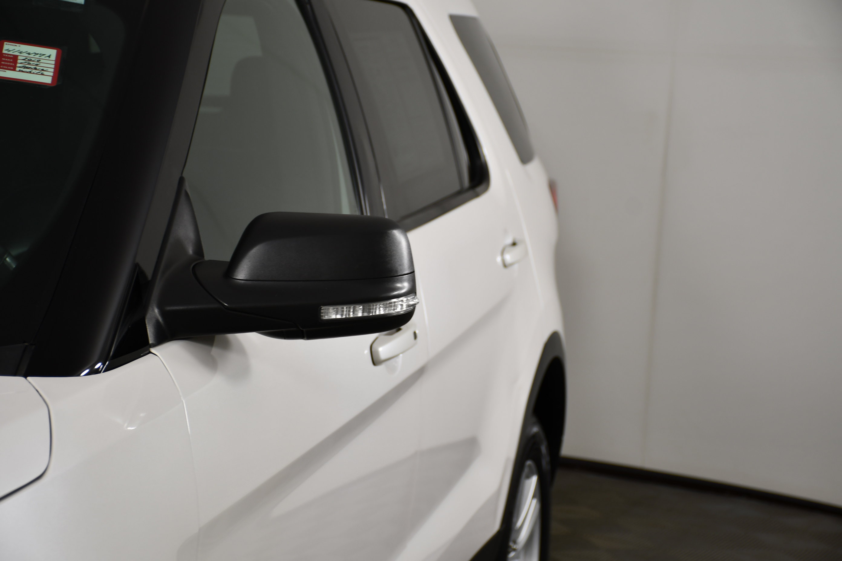 Used 2019 Ford Explorer XLT w/ Equipment Group 202A AWD/4WD image 13