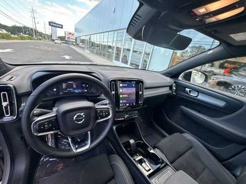 Certified 2025 Volvo XC40 B5 Plus AWD/4WD image 21
