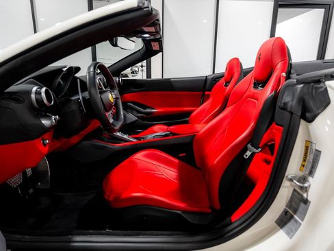 Used 2020 Ferrari Portofino RWD image 37