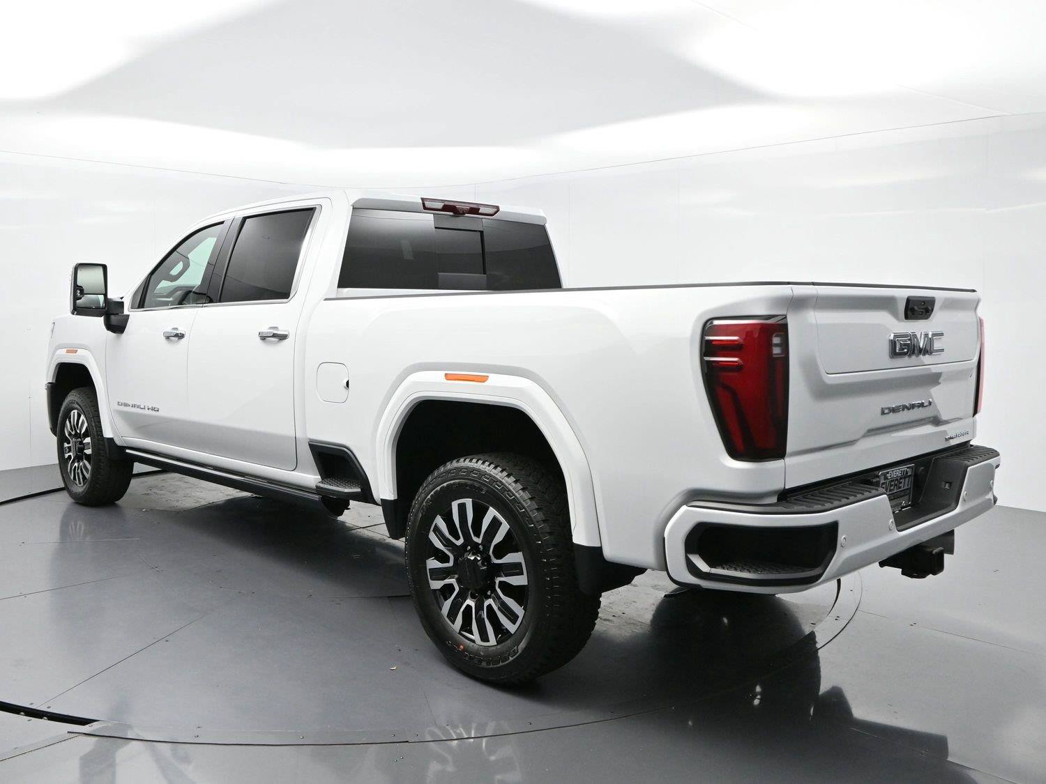 Used 2025 GMC Sierra 2500 Denali Ultimate AWD/4WD image 5