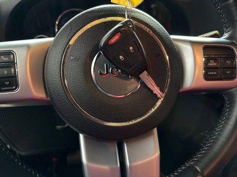 Used 2015 Jeep Wrangler Unlimited Rubicon image 80