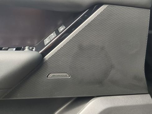 Certified 2026 Land Rover Range Rover Velar Dynamic SE image 32