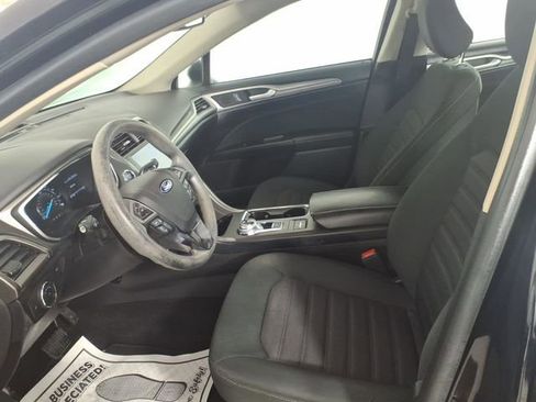 Used 2020 Ford Fusion SE image 12