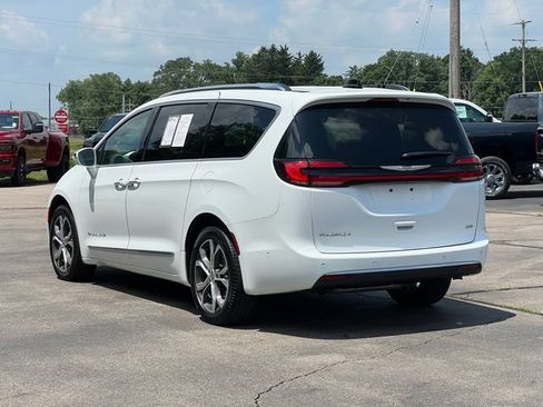 Used 2024 Chrysler Pacifica Pinnacle AWD/4WD image 11