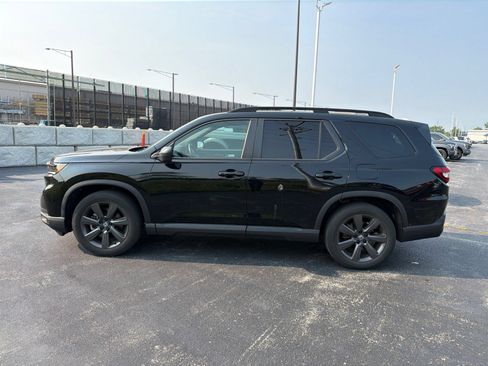 Used 2023 Honda Pilot Sport image 3