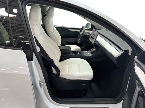 Certified 2023 Tesla Model Y Long Range AWD/4WD image 13
