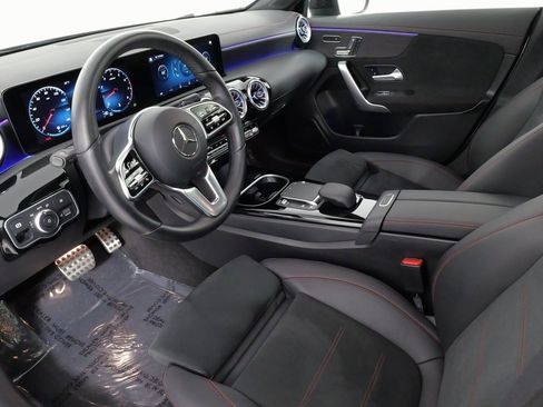 Used 2023 Mercedes-Benz CLA 250 4MATIC image 31